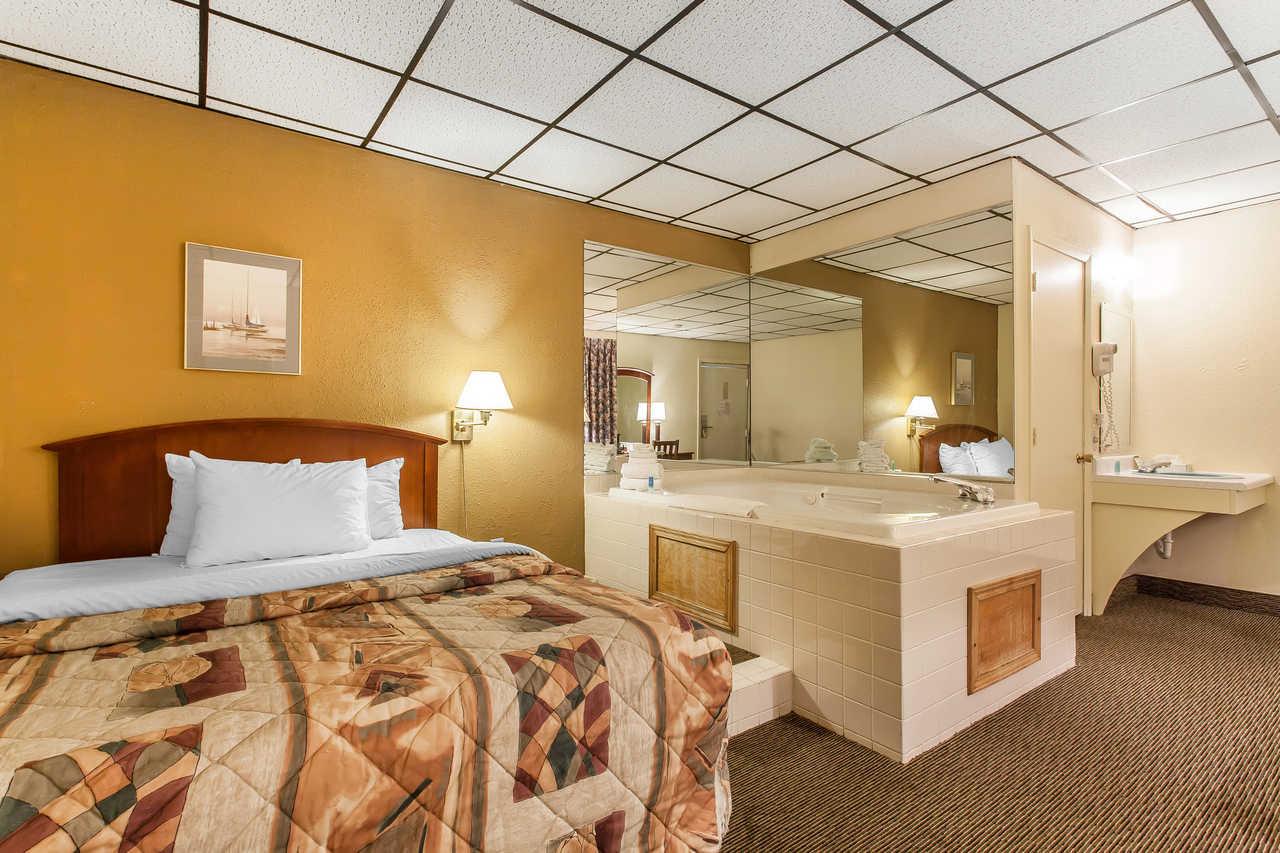 Rodeway Inn North Sandusky Exterior foto